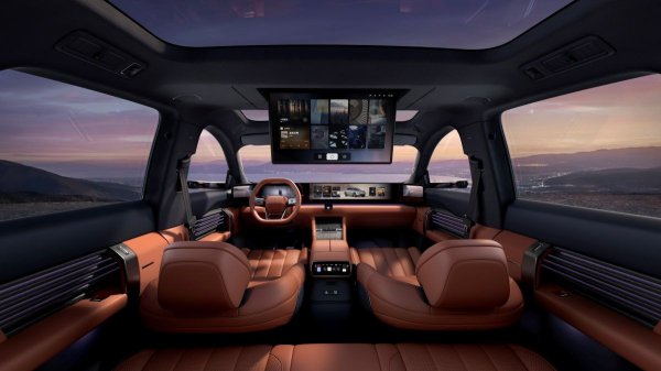 В Пекине состоялась премьера кроссовера AUDI E7X