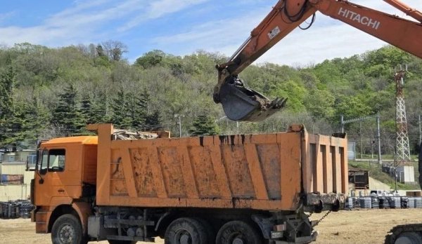 В Туапсе собрали 4165 кубометров загрязненного грунта и смеси воды с мазутом В Туапсе собрали 4165 кубометров загрязненного грунта и смеси воды с мазутом