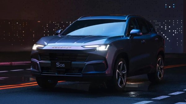 Кроссовер Soueast S06 для России: старт продаж и цены