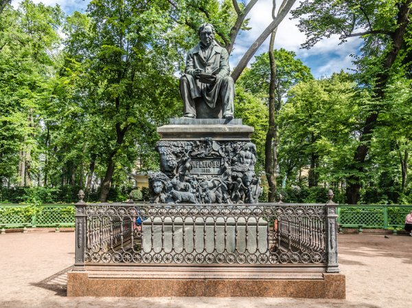 &laquo;Червонец с полушкою столкнулся&raquo;: в День денег вспоминаем произведения классической литературы о монетах и банкнотах