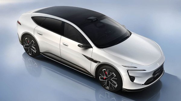 Обновленный Avatr 12 обрел свежую технику Huawei