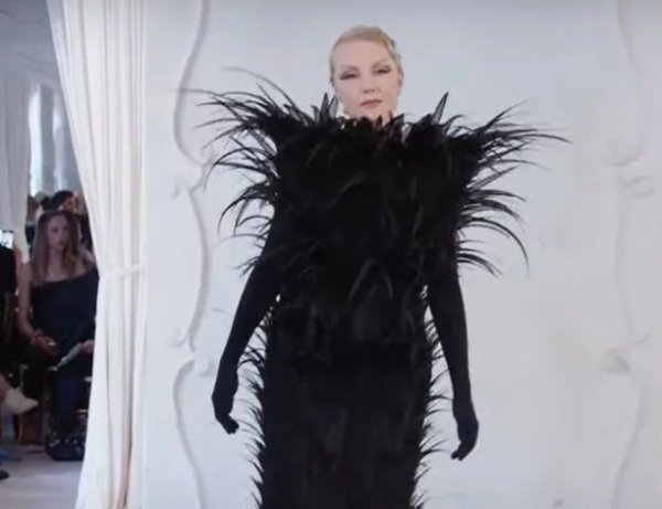 Стала известна причина, по которой в России появляется Рената Литвинова