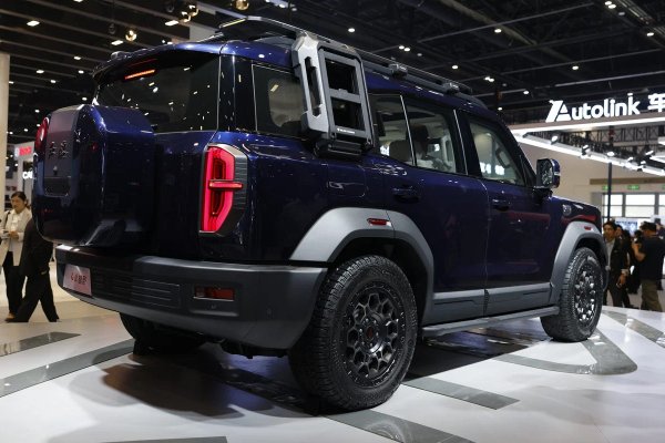 Компания Hongqi представила новый рамный внедорожник и обновленный седан H9