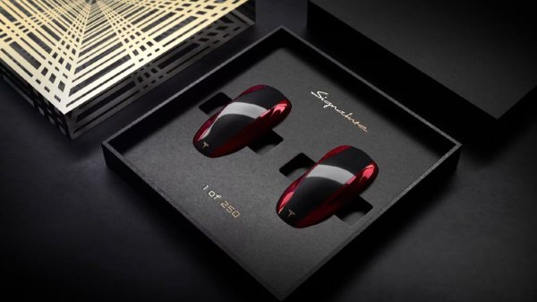 Tesla Model S и X все-таки обрели прощальную спецверсию Tesla Model S и X все-таки обрели прощальную спецверсию