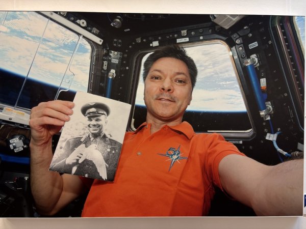 Фотовыставка вернулась из космоса: три весенние экспозиции в Академии художеств