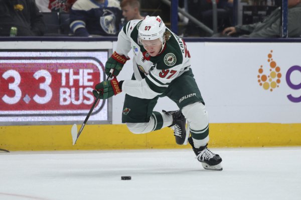 Капризов благодаря хет-трику догнал Кучерова в бомбардирской гонке НХЛ