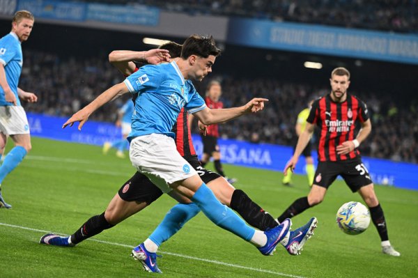 «Наполи» сохранил надежды на титул чемпиона Серии А