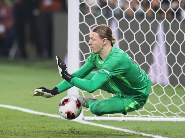 Сафонов закрыл ворота перед "Ливерпулем" и помог ПСЖ победить англичан