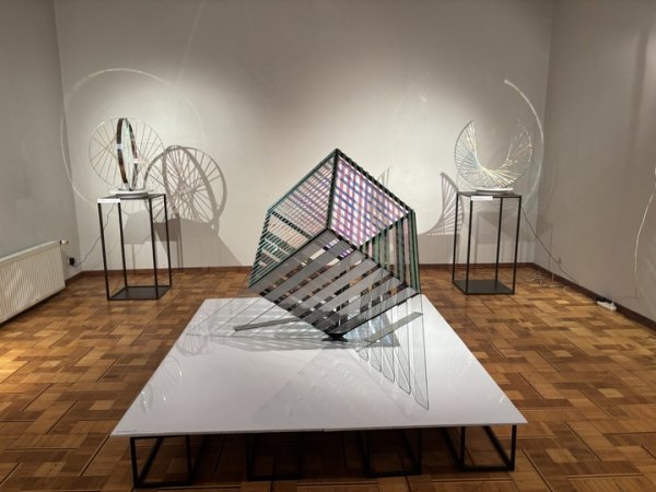 Стекло, ты просто космос: выставка стеклянной скульптуры проходит в РАХ