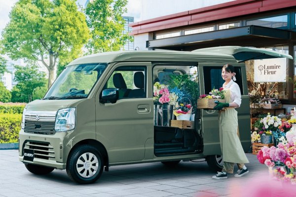 Suzuki, Mazda и Nissan обновили семейство микровэнов-близнецов