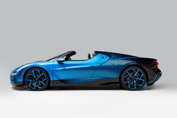 Bugatti оформила родстер W16 Mistral в стиле стрекозы