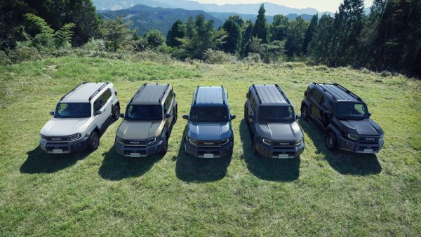 Toyota Land Cruiser FJ: старт продаж в Японии и новые версии Toyota Land Cruiser FJ: старт продаж в Японии и новые версии