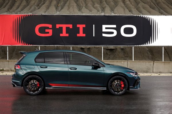 Volkswagen установил рекорд Нюрбургринга на юбилейном хэтчбеке Golf GTI