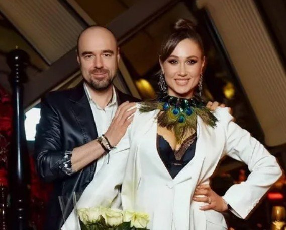 Елена Товстик прокомментировала крупные траты бывшего мужа на Полину Диброву