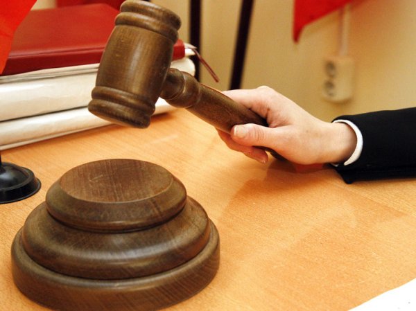 Известного стоматолога судят из-за надбавок за хорошую работу