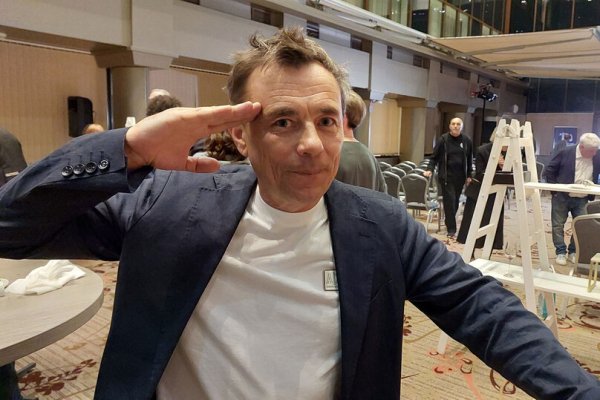 В Москве вручили &laquo;Ежа&raquo;, &laquo;Белых слонов&raquo; и вынесли &laquo;ведро&raquo; из квартиры Марины Ладыниной