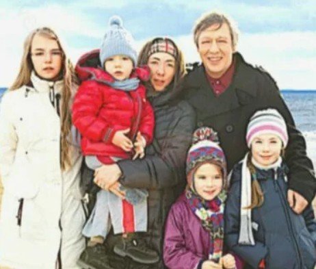 Михаил Ефремов высказался о воспитании детей Михаил Ефремов высказался о воспитании детей