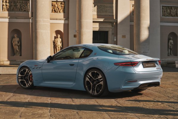 После кризиса продаж: Maserati обновила GranTurismo, GranCabrio и кроссовер Grecale