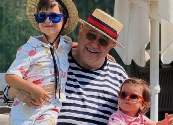 Евгений Петросян и Татьяна Брухунова решили пожить вдали от детей Евгений Петросян и Татьяна Брухунова решили пожить вдали от детей