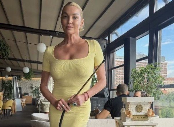 Анастасия Волочкова отправила "лесом" всех недовольных Анастасия Волочкова отправила "лесом" всех недовольных