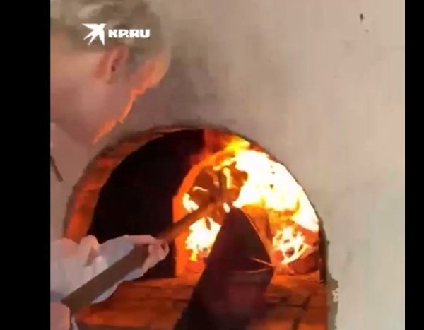 SHAMAN сжег кожаные штаны в русской печи SHAMAN сжег кожаные штаны в русской печи