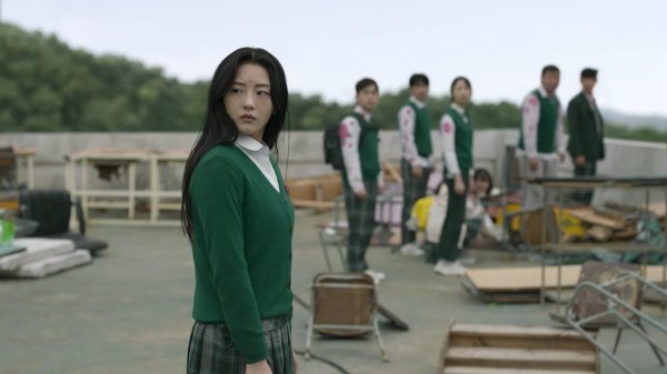 15 лучших сериалов про выживание: от постапокалипсиса до смертельных игр 15 лучших сериалов про выживание: от постапокалипсиса до смертельных игр