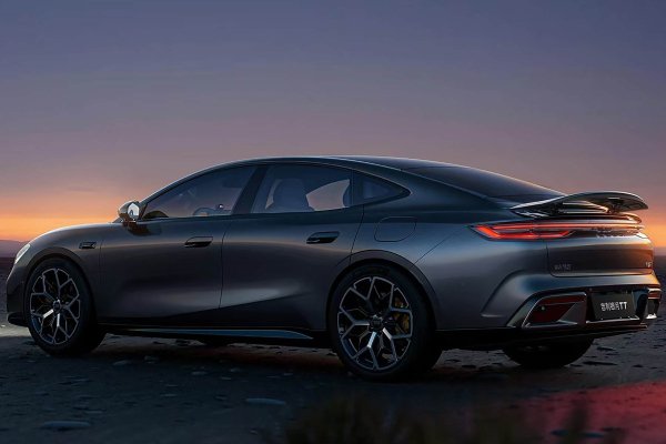Электроседан Geely Galaxy TT: теперь и &laquo;заряженная&raquo; модификация Ultra