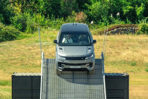 Предпоказ электрического кроссовера Range Rover Sport: по следам флагмана? Предпоказ электрического кроссовера Range Rover Sport: по следам флагмана?