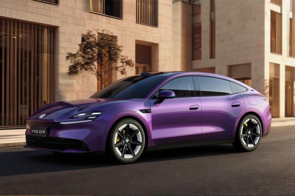 MG запускает продажи электрифицированного лифтбека 07