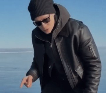 Shaman совершил ошибку, поделившись с поклонниками "поцелуем" с Байкалом