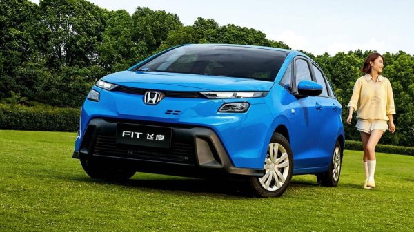 Honda Fit посвежела к 25-летнему юбилею