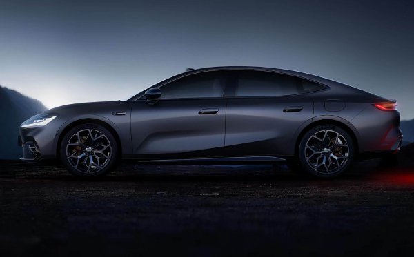 Электроседан Geely Galaxy TT: теперь и &laquo;заряженная&raquo; модификация Ultra