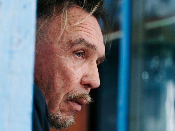 Гарик Сукачев возвращается: он не сбитый летчик, а кошка и трудный отец