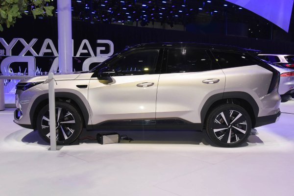 Geely Boyue L (Atlas) получил гибридную установку и лидар