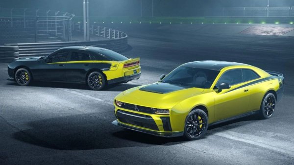 Dodge Charger Super Bee: новая бензиновая топ-версия Dodge Charger Super Bee: новая бензиновая топ-версия