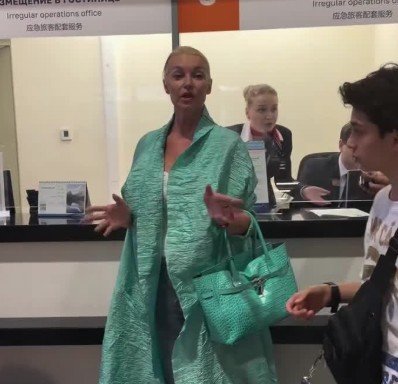 Анастасия Волочкова потребовала извинений у одной из известных авиакомпаний Анастасия Волочкова потребовала извинений у одной из известных авиакомпаний