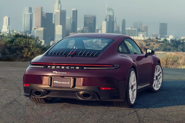На Porsche 911 Carrera S вернулась &laquo;механика&raquo;, но не для всех рынков