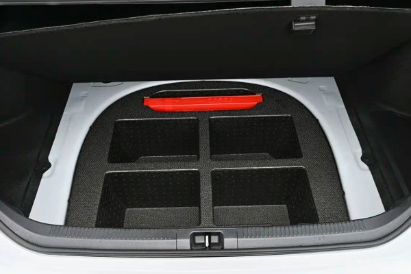 Обновленная Toyota Camry для Китая: другой салон, богатая комплектация и прежняя техника