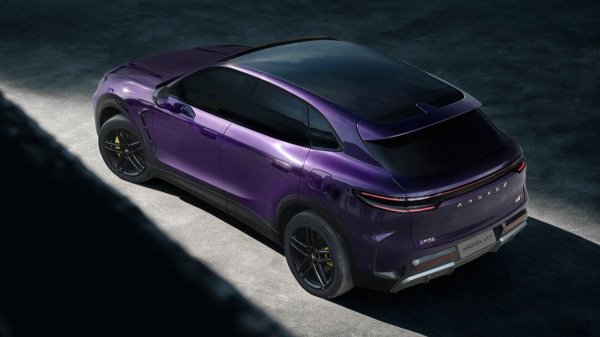 Представлен недорогой кроссовер Arcfox αT7 от концерна BAIC Представлен недорогой кроссовер Arcfox αT7 от концерна BAIC