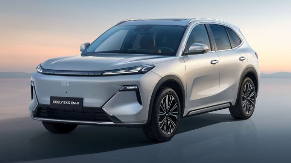 Последовательный гибрид Geely EX5 EM-R для России: комплектации и цены