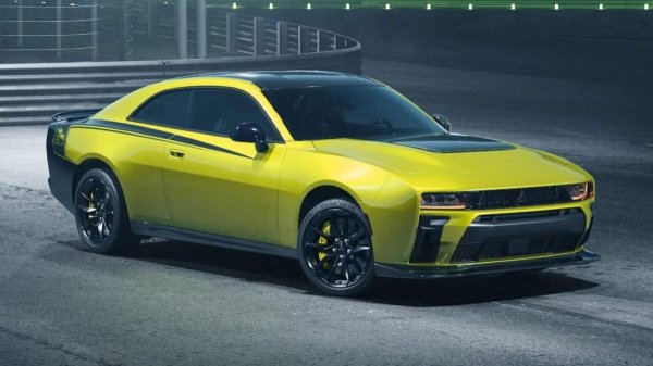 Dodge Charger Super Bee: новая бензиновая топ-версия Dodge Charger Super Bee: новая бензиновая топ-версия