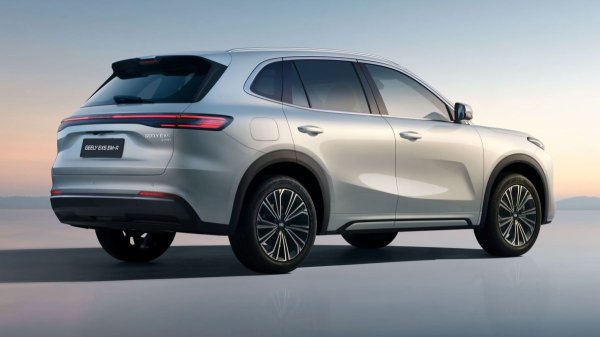 Последовательный гибрид Geely EX5 EM-R для России: комплектации и цены