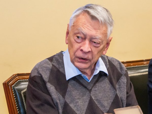 Библиофилы в эпоху ИИ: мирное сосуществование книги и гаджетов становится все более проблематичным