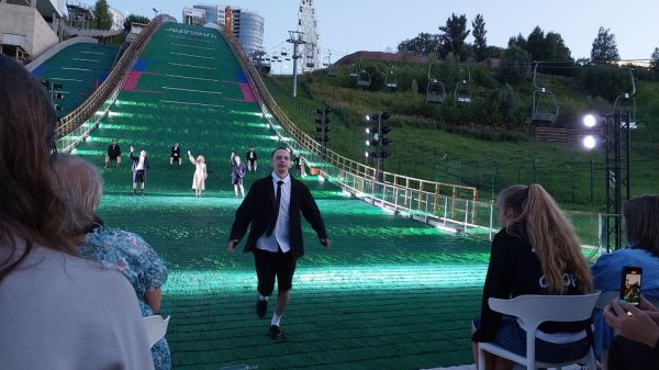 Булгаков в коротких штанишках: режиссер Филипп Гуревич отправился вверх по трамплину, ведущему вниз