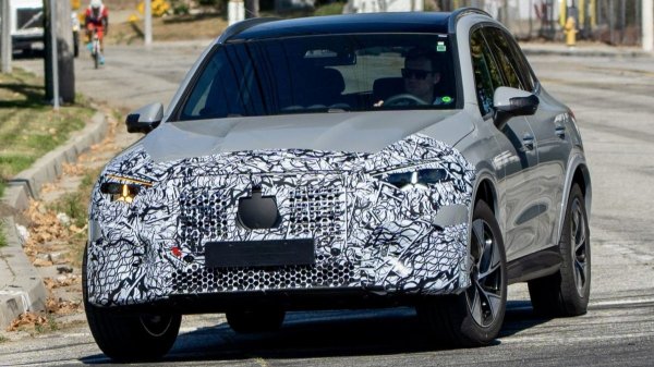 На подходе обновленный топливный кроссовер Mercedes-Benz GLC На подходе обновленный топливный кроссовер Mercedes-Benz GLC