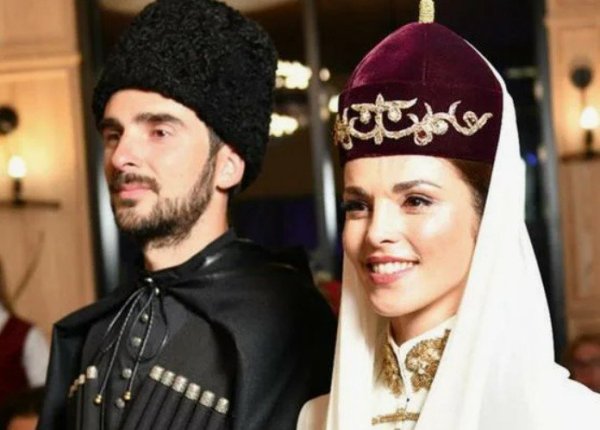 Сати Казанова озвучила имя дочери