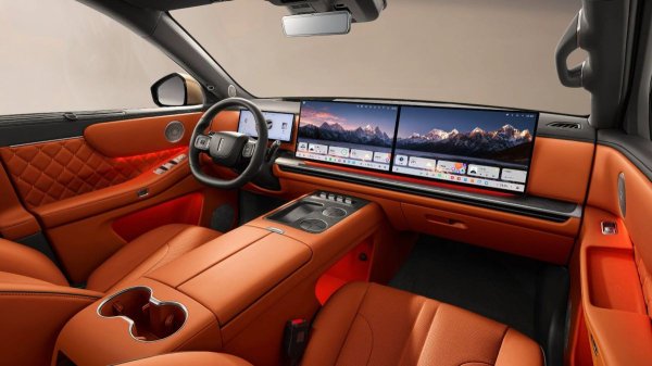 Флагманский кроссовер Wey V9X: версия для России