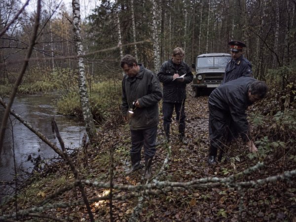 Милиционер ловил школьниц у турникета питерского метро и выбирал среди них жертв