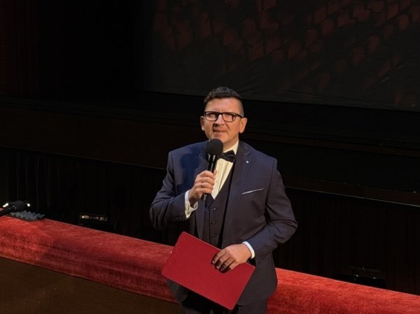 Театральное лето закончилось: в «Геликон-опере» прошел традиционный сбор труппы перед началом сезона