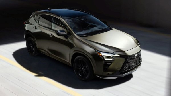 Кроссовер Lexus NX обновился снаружи и внутри Кроссовер Lexus NX обновился снаружи и внутри
